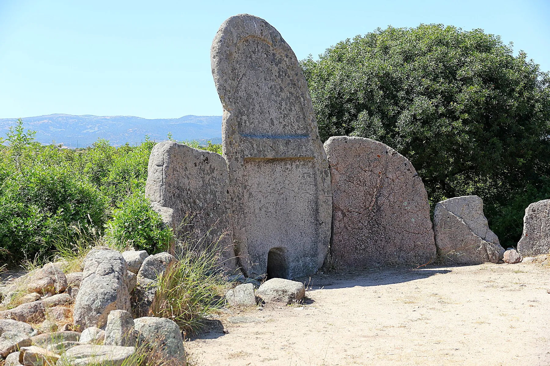 Tomba dei Giganti di S'Ena 'e Thomes, Dorgali